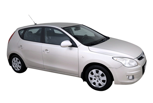 12 Hyundai i30 Elegance 1.6 90 kW